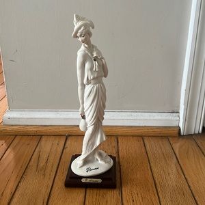 Giuseppe Armani Figurine “Lady with Handbag”, vintage Italian sculpture